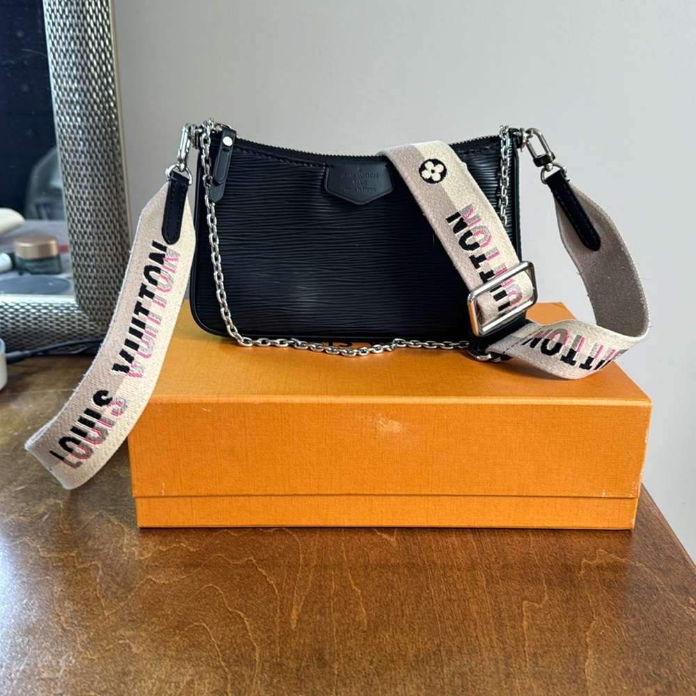 LOUIS VUITTON Black Epi Leather Pouch with adjustable strap and shoulder chain - Picture 1 of 9